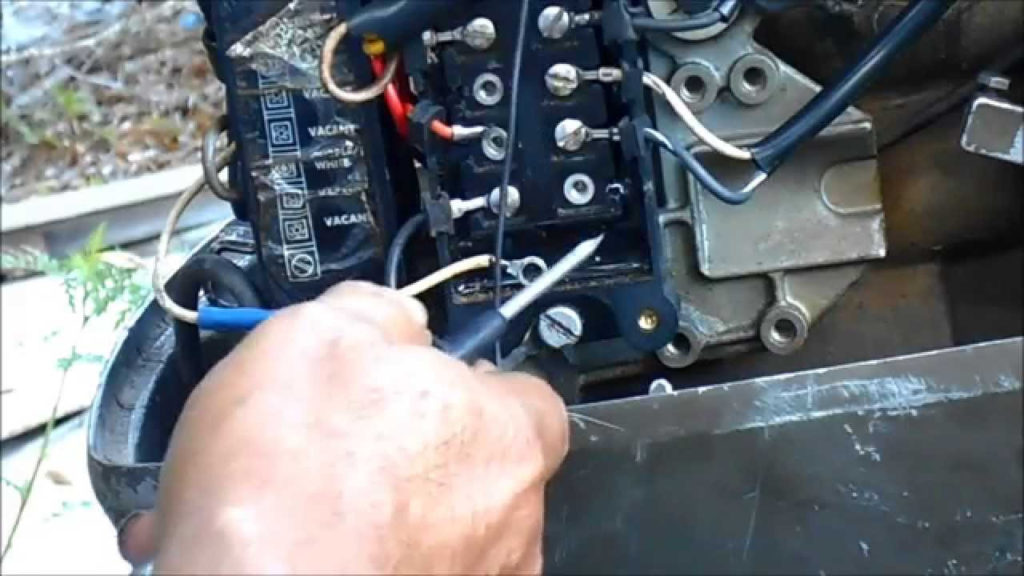 HOW TO CHECK A JOHNSON AND EVINRUDE POWER PACK YouTube